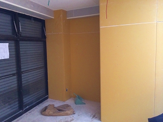 スタジオの壁の施工