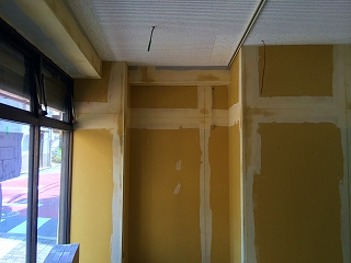 スタジオの壁の施工