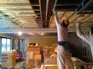 ダンススタジオの天井施工