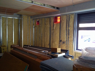 スタジオの壁の施工